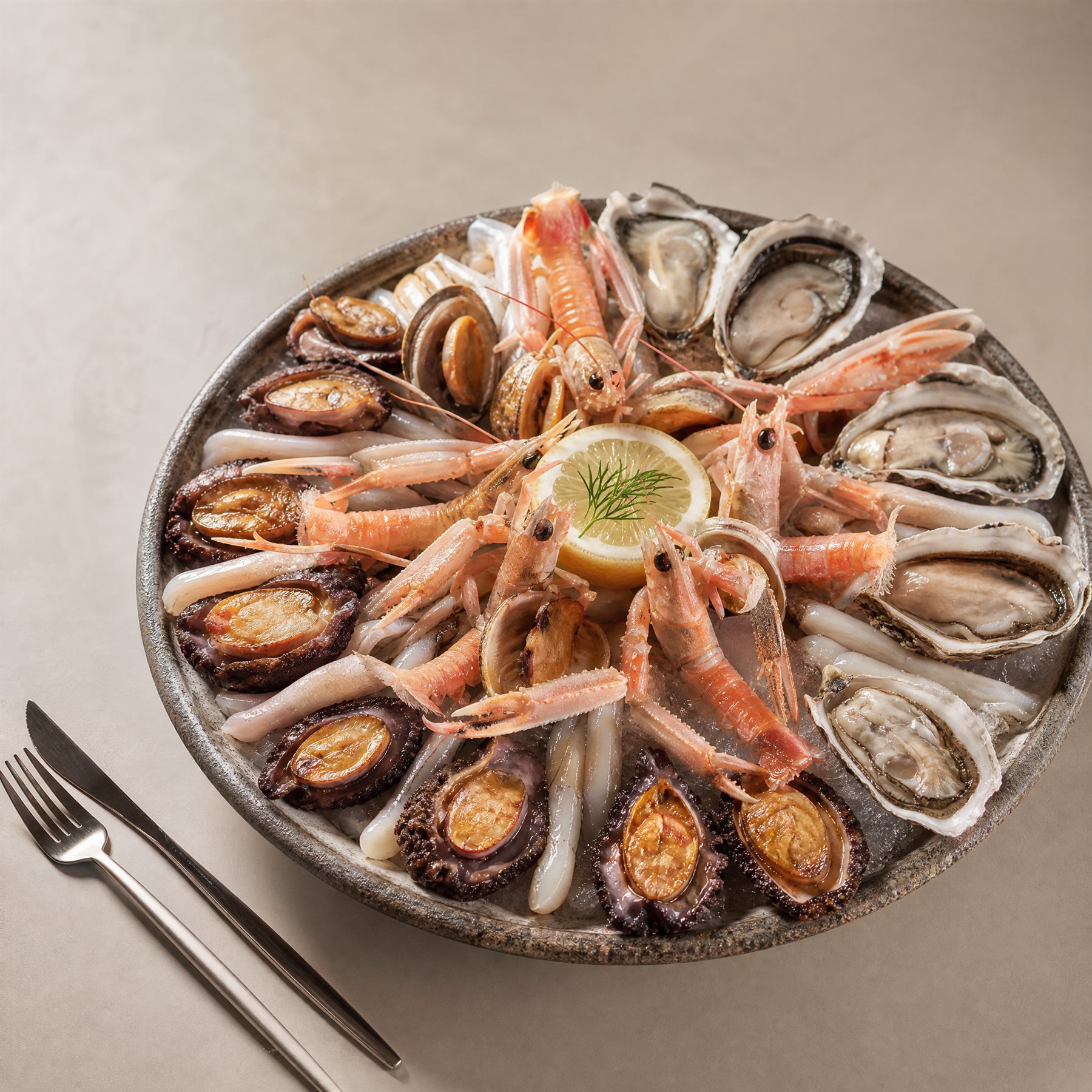 Plateau royal con ostriche e scampi
